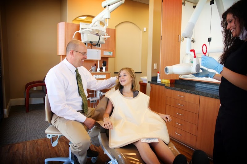 Douglas B Hunt D.D.S image 1