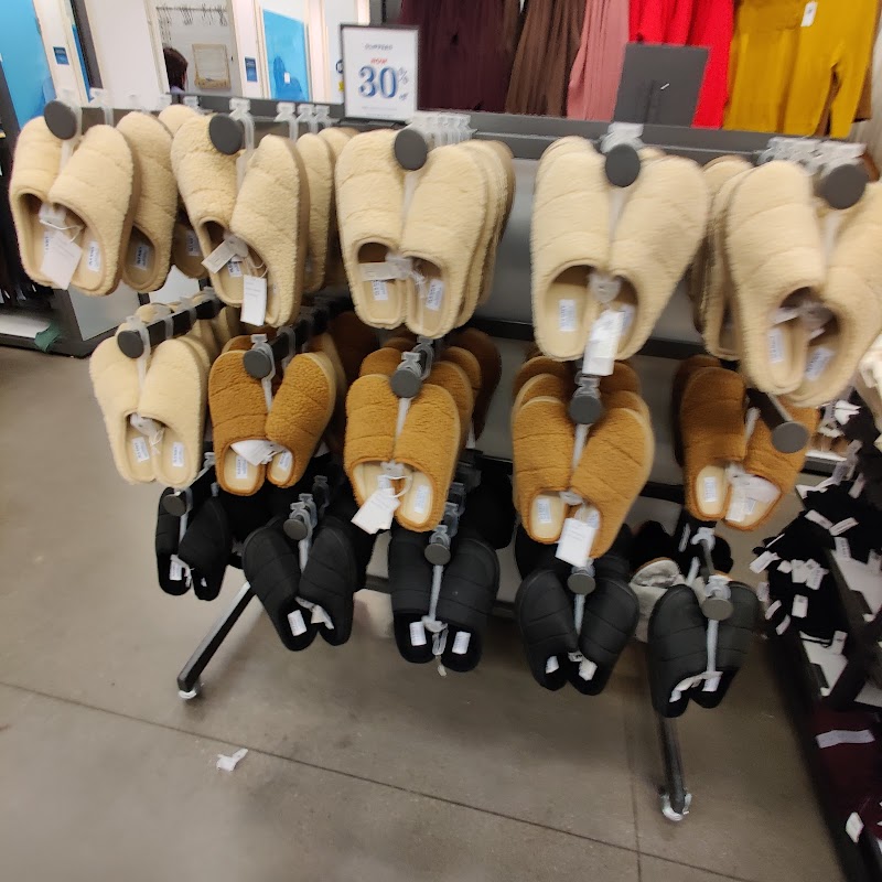 Old Navy Outlet image 3