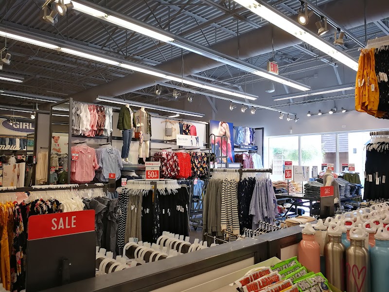 Old Navy Outlet image 5