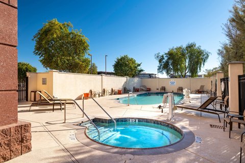 Courtyard by Marriott Phoenix Chandler/Fashion Center image 3