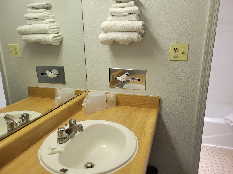 E-Z 8 Motel Phoenix image 4