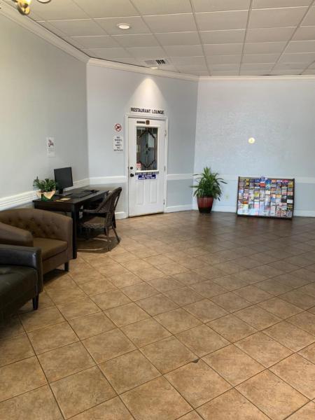 E-Z 8 Motel Phoenix image 5