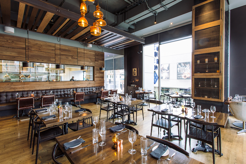 Blue Hound Kitchen &amp; Cocktails image 1