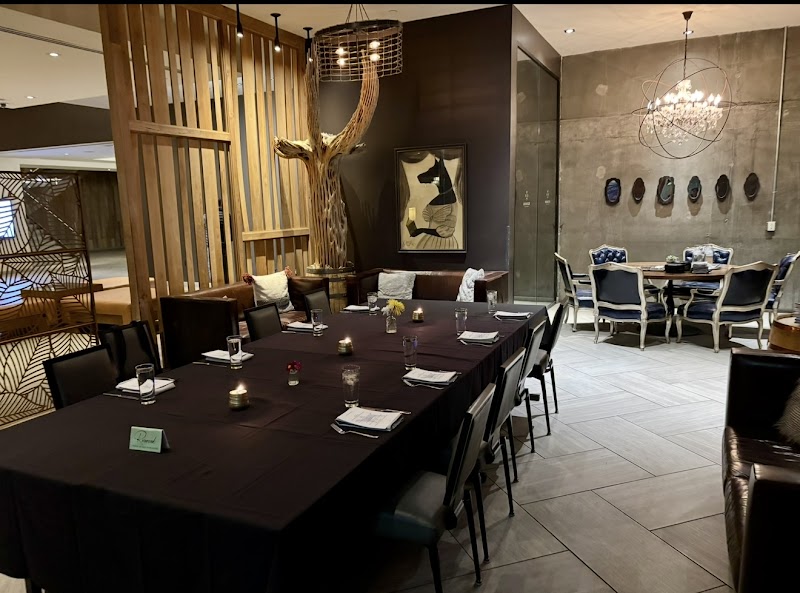 Blue Hound Kitchen &amp; Cocktails image 2