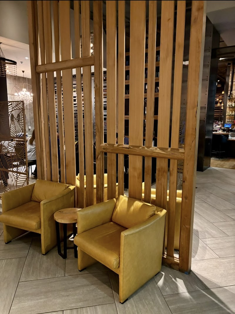 Blue Hound Kitchen &amp; Cocktails image 5