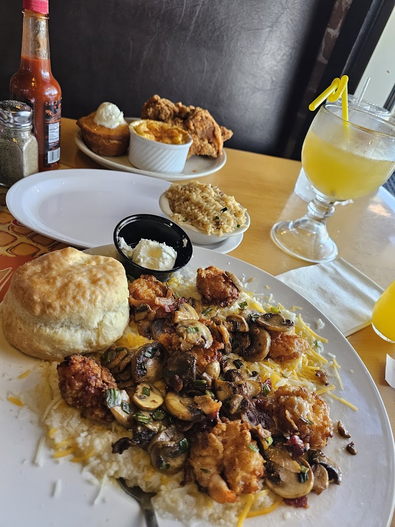 Lo-Lo's Chicken &amp; Waffles image 3