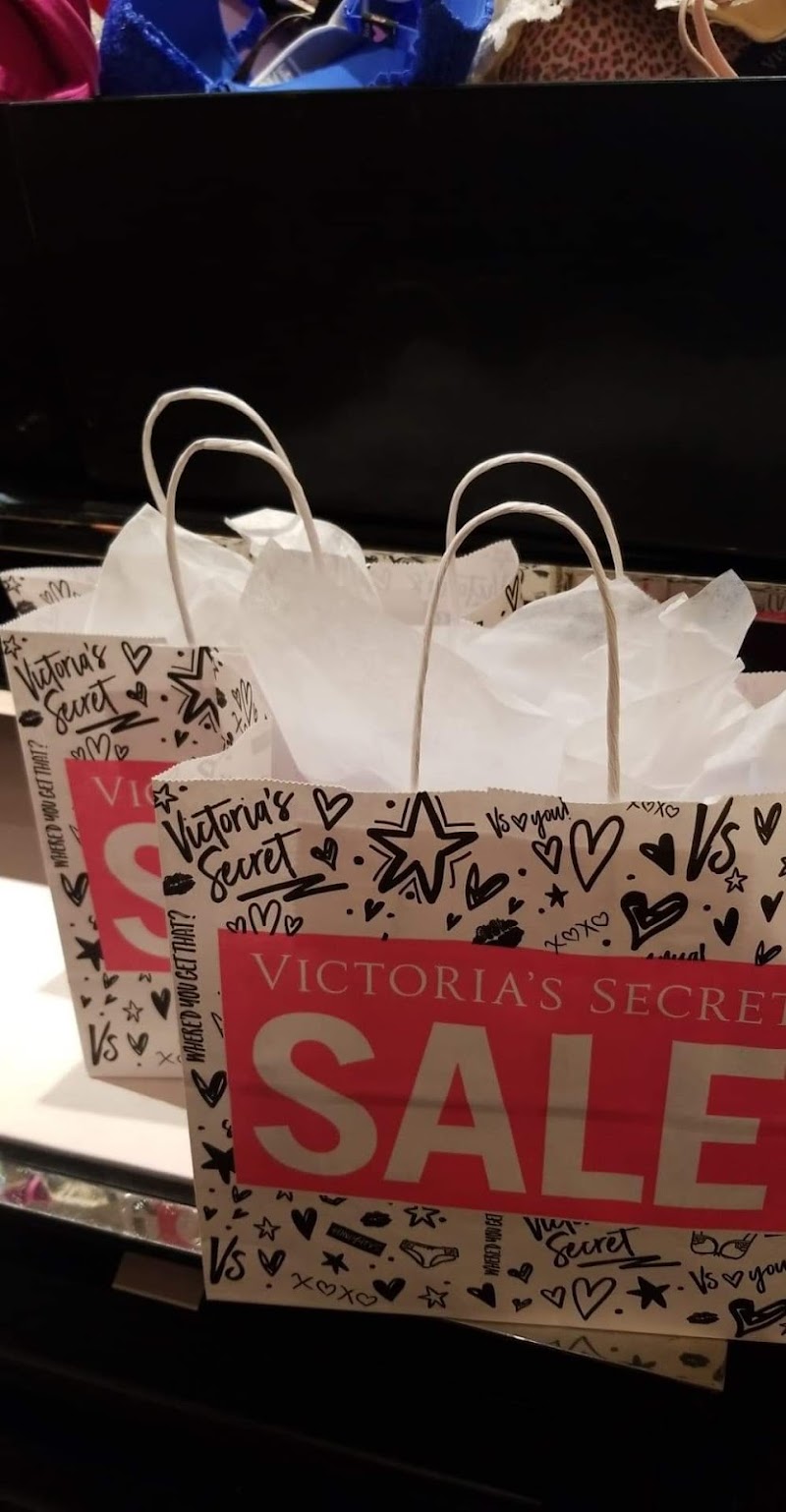 Victoria's Secret &amp; PINK image 4