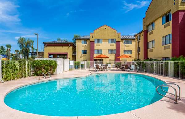 Super 8 by Wyndham Phoenix/Mesa/Gilbert Road image 1