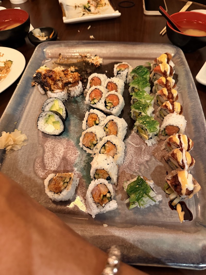 Four Seasons Sushi Bar &amp; Grill image 3