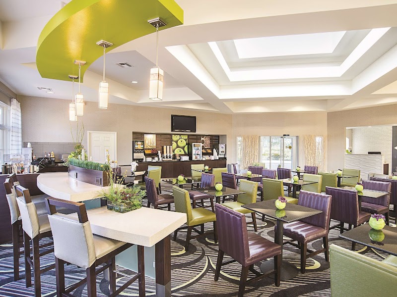 La Quinta Inn &amp; Suites by Wyndham Phoenix Scottsdale image 5