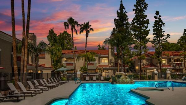 Camden San Paloma Apartments image 1