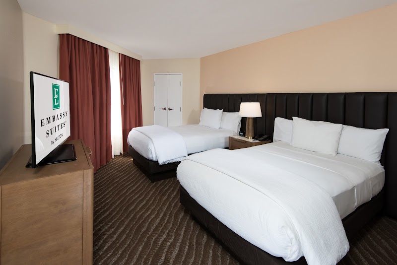 Embassy Suites by Hilton Phoenix Scottsdale image 2