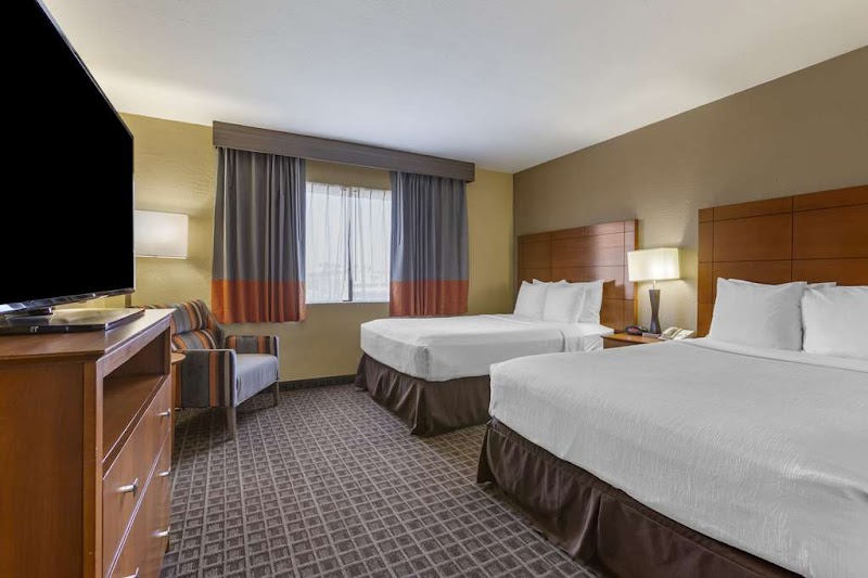 Best Western Plus Scottsdale Thunderbird Suites image 2