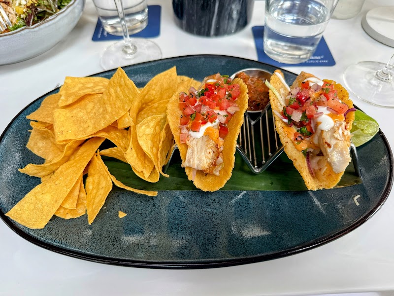 Tommy Bahama Restaurant &amp; Bar image 3