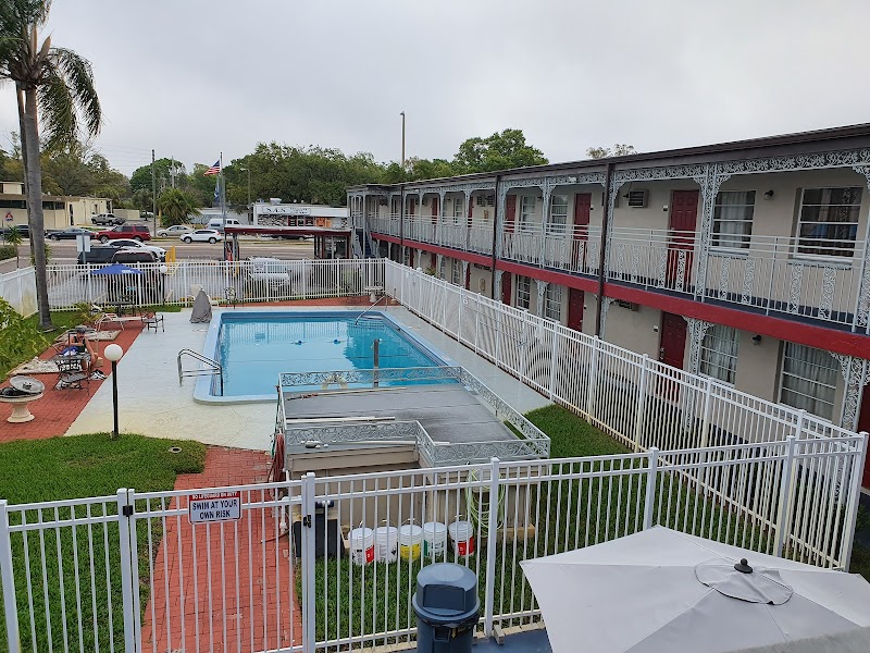 Budget Inn St. Petersburg image 1