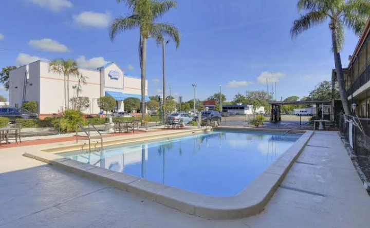 Budget Inn St. Petersburg image 3