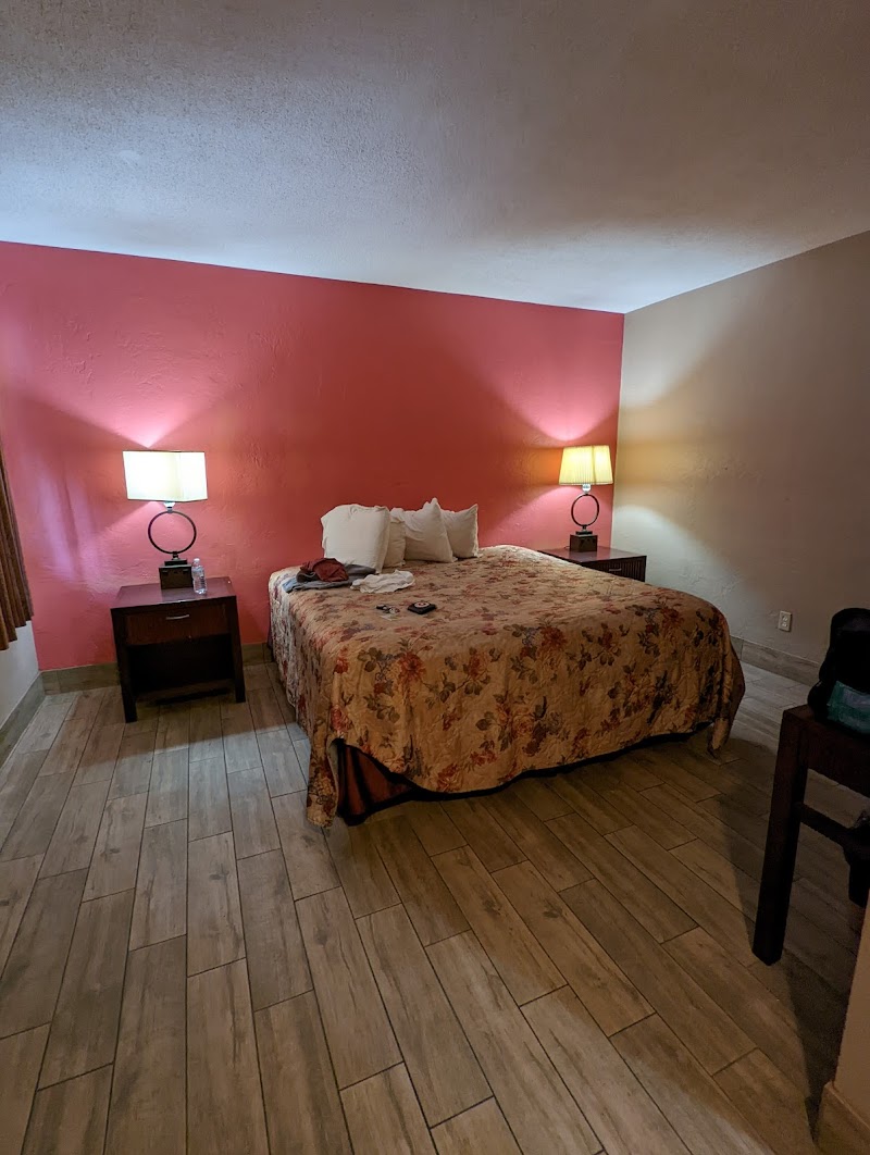 Budget Inn St. Petersburg image 5