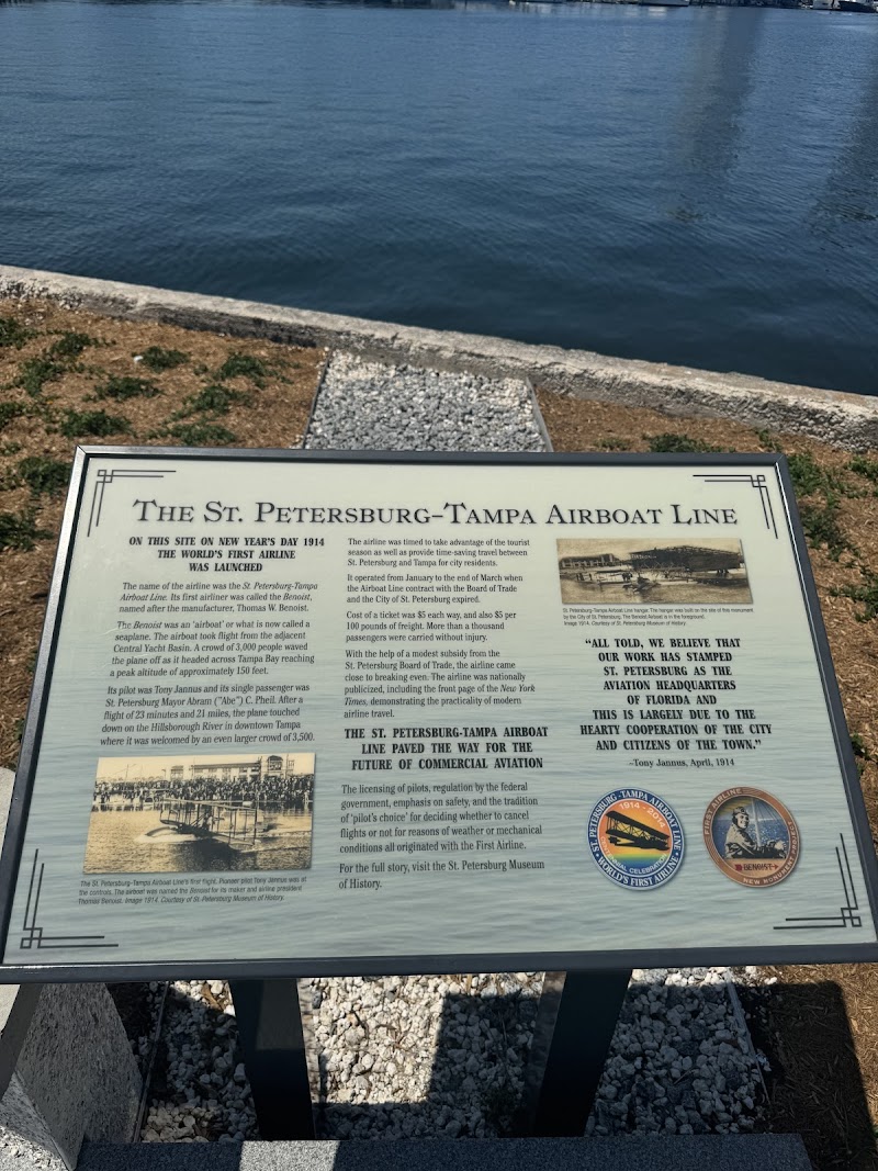 Benoist Plaza image 2