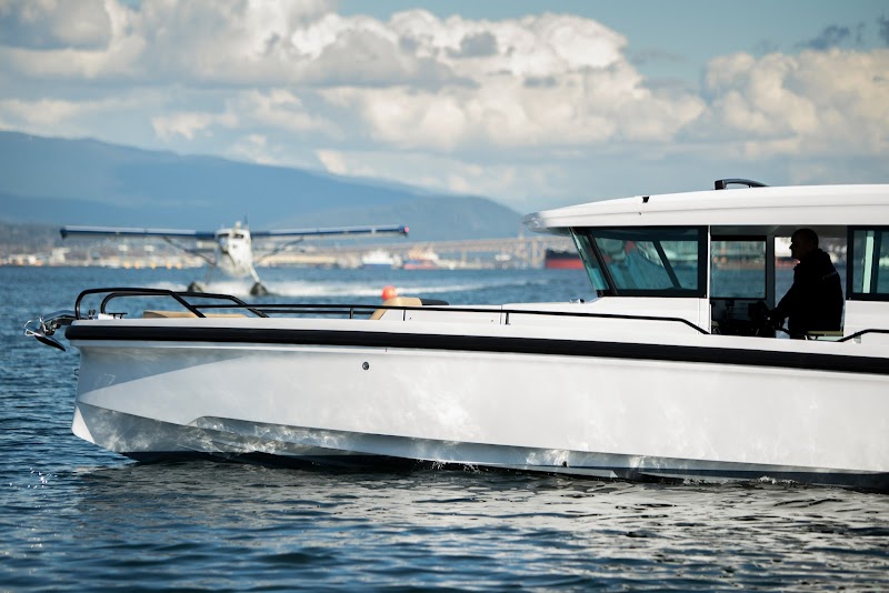 SeaEO Luxury Boat Charters image 1