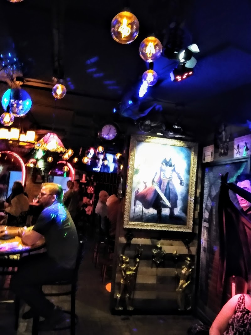 Plaza Tower &amp; Courtyard Shops image 4