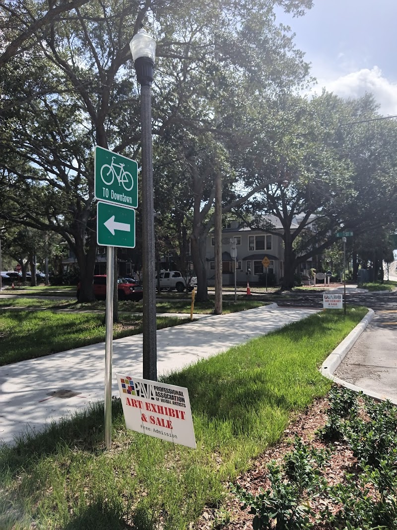 Coliseum Apartments image 1