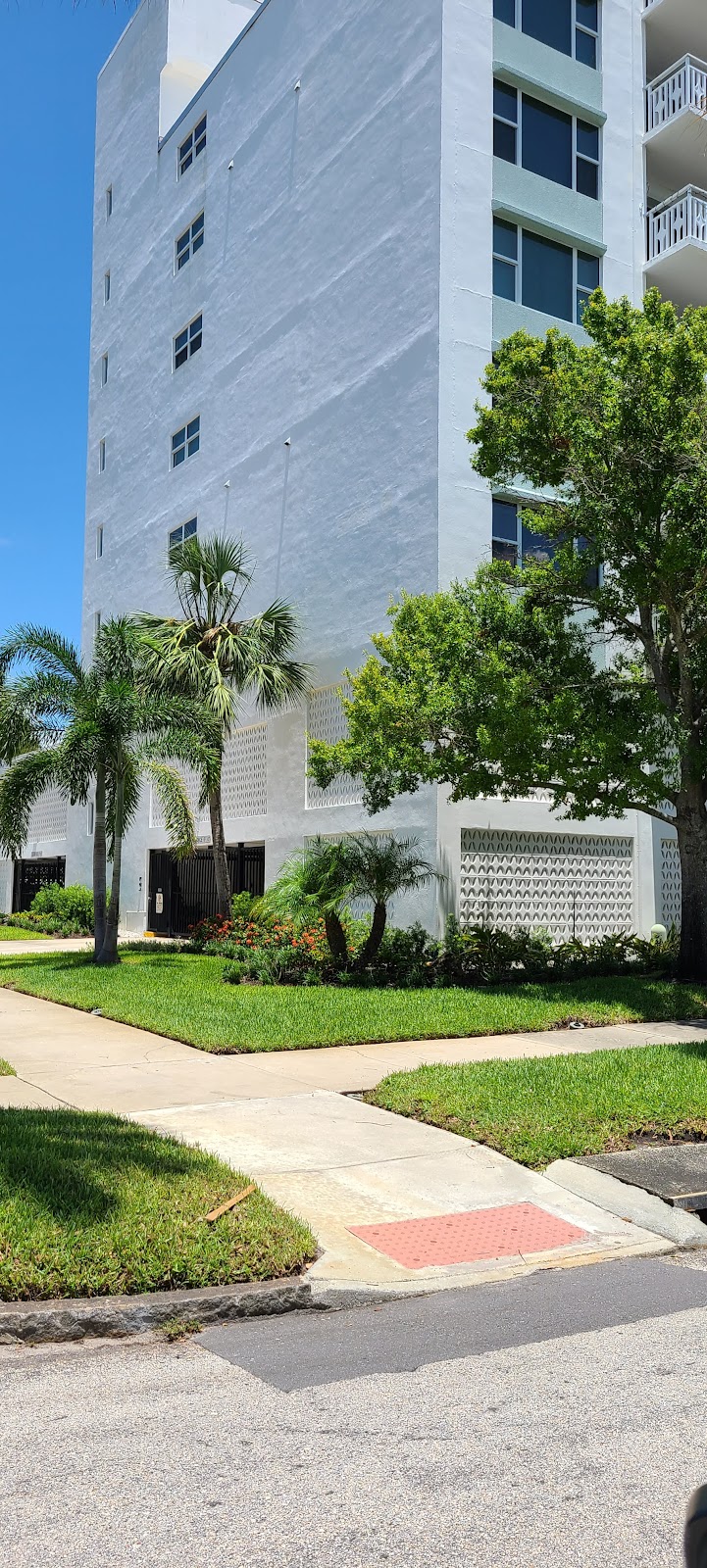 Harbour Hill Condominiums image 1