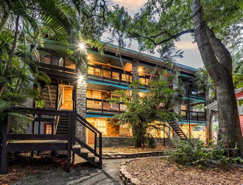 Vinoy Courtyard Apartments image 3