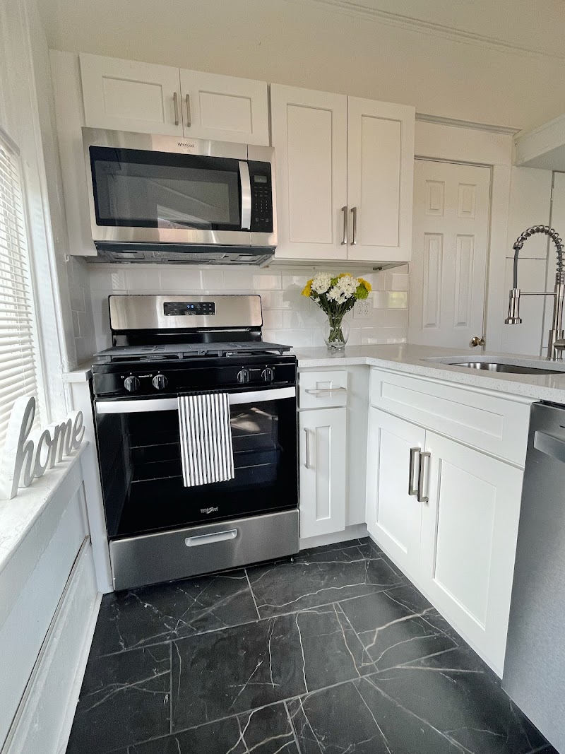 Vinoy Courtyard Apartments image 4