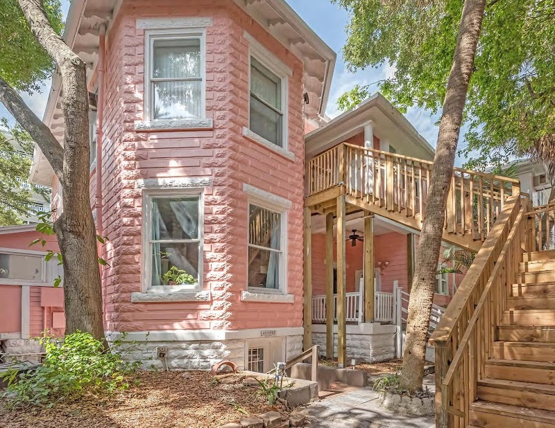 Vinoy Courtyard Apartments image 5