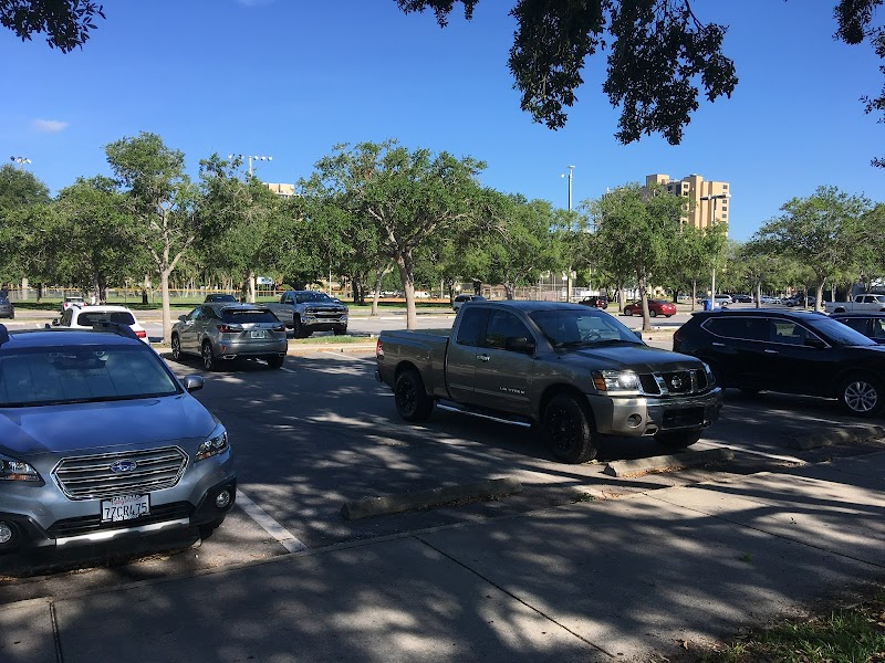 799 Bay Shore Dr NE Parking image 1