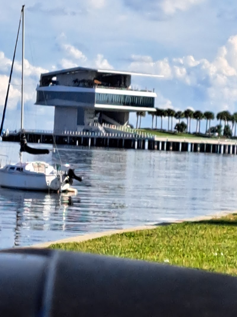 799 Bay Shore Dr NE Parking image 2