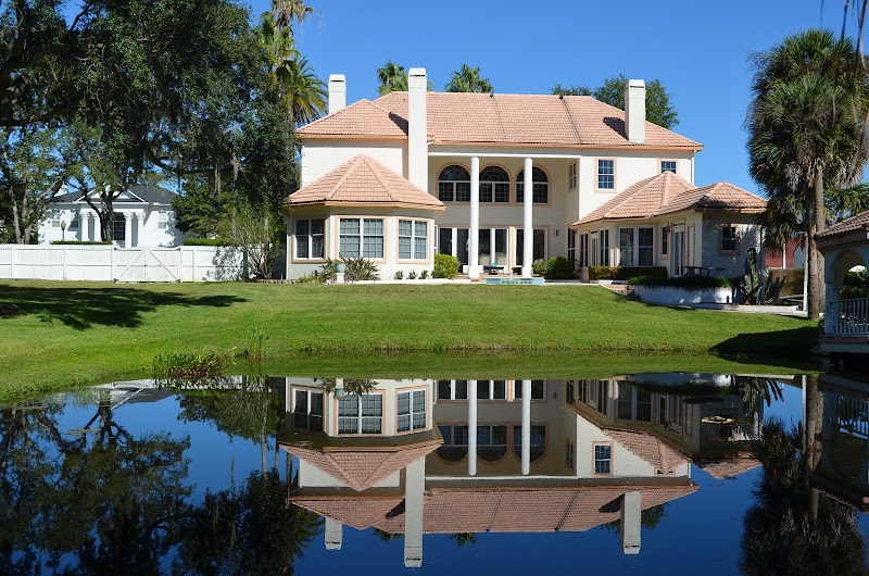 Manuela Hendrickson - Broker image 2