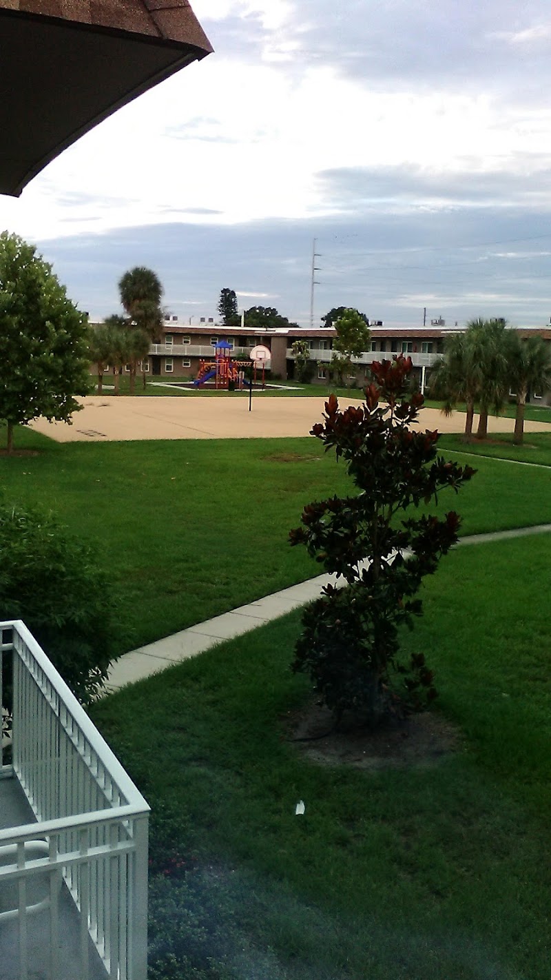 Brookside Square Apartments image 3