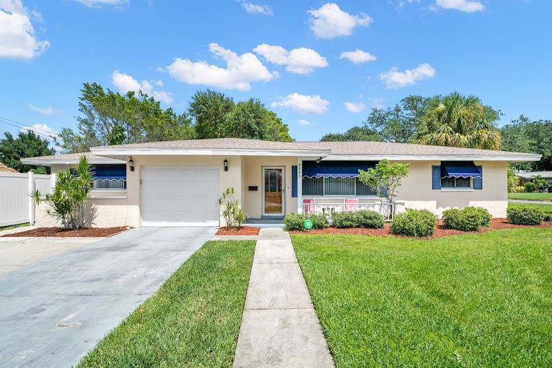 Charity Cicardo, BAREFOOT REALTY GROUP image 1