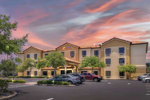 Comfort Inn &amp; Suites Northeast - Gateway image 1