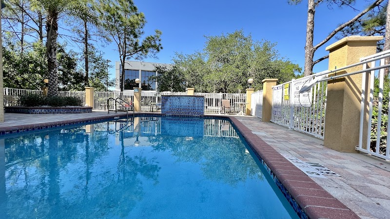 Comfort Inn &amp; Suites Northeast - Gateway image 3