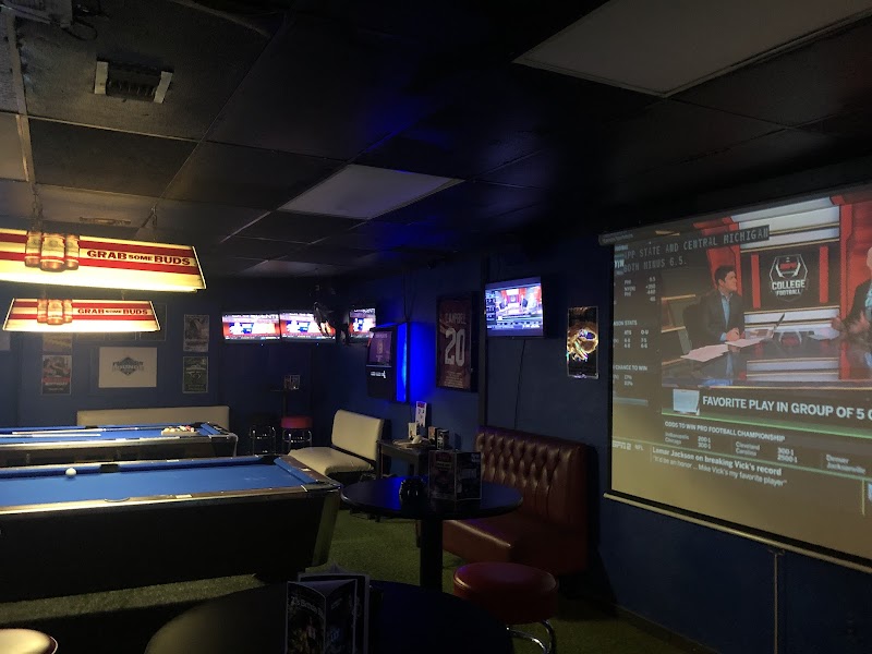 4 Play Gentlemens Lounge image 3