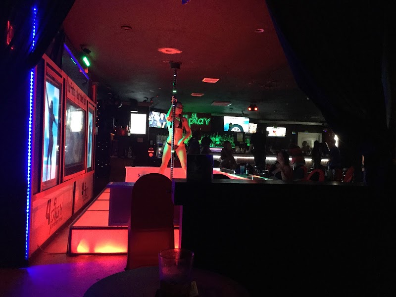 4 Play Gentlemens Lounge image 5