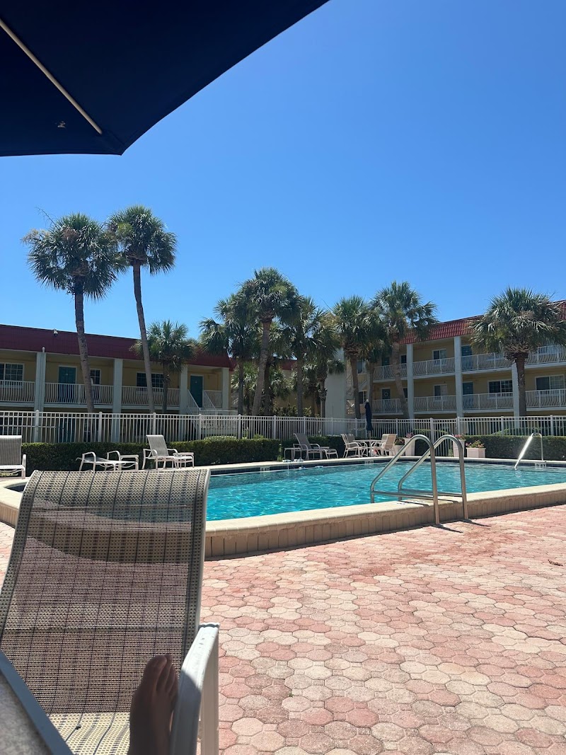 Snell Isle Apartments image 4