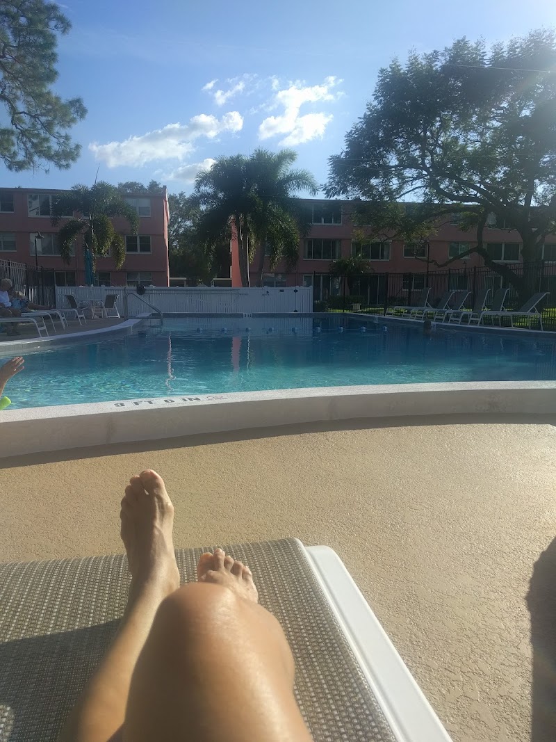 Winston Park 500/600 Condominium image 1