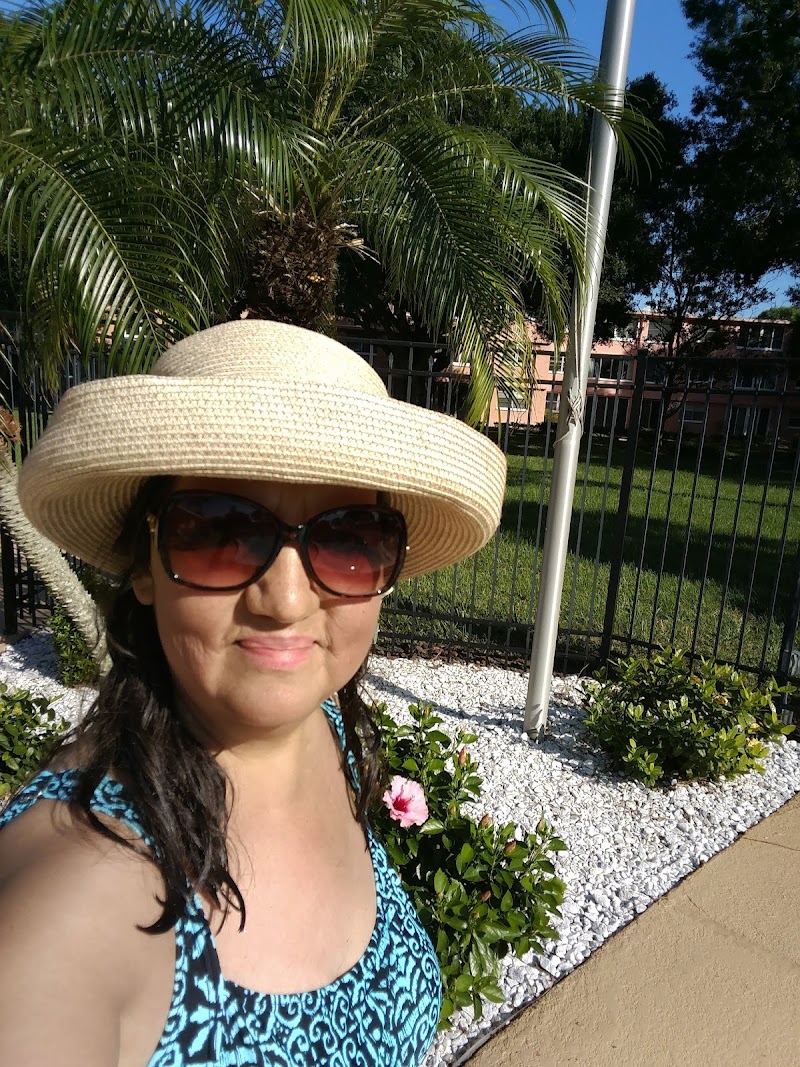 Winston Park 500/600 Condominium image 3