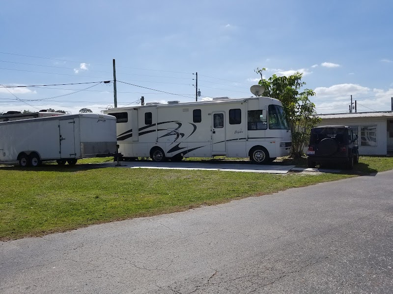 Venetian Mobile Home Court image 4