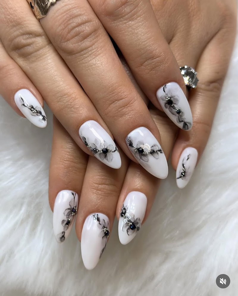 DiamondLux nails image 2