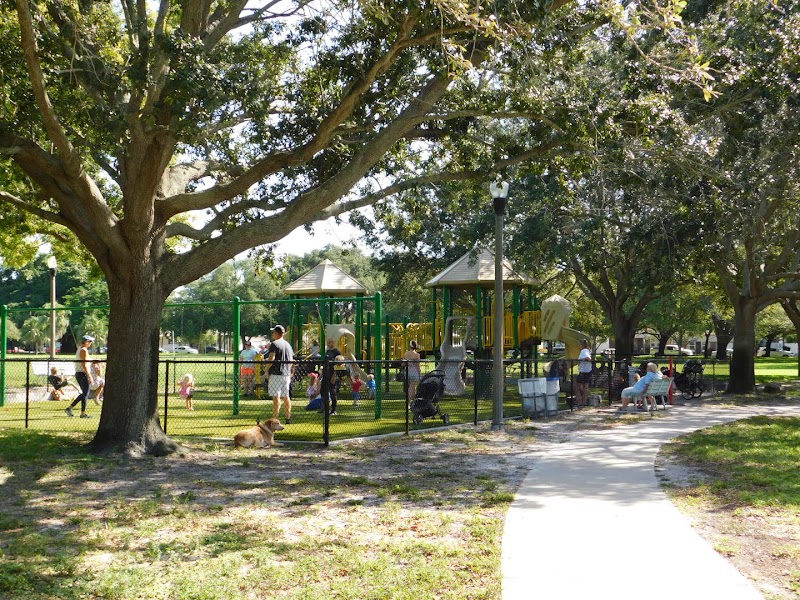 Crescent Lake Apartments image 3