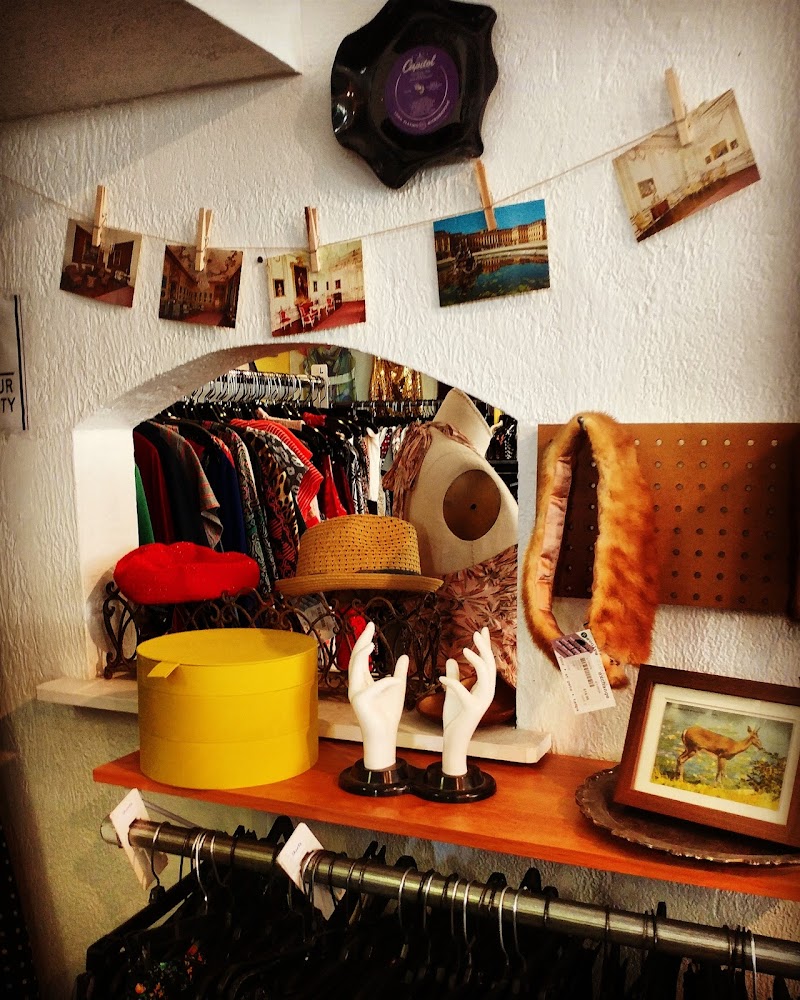 Revolve Clothing Exchange image 4