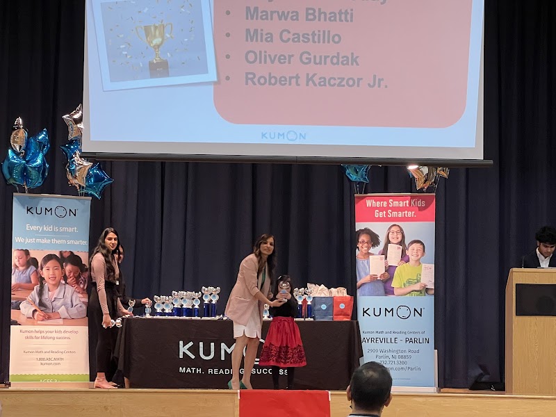 Kumon Math and Reading Center of St. Petersburg - East image 3