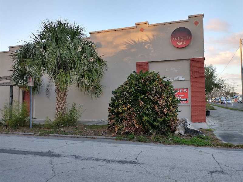 Andrea &amp; Friends Antique Mall image 1