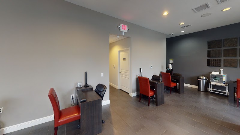 Royal Palms Natural Nail Spa image 2