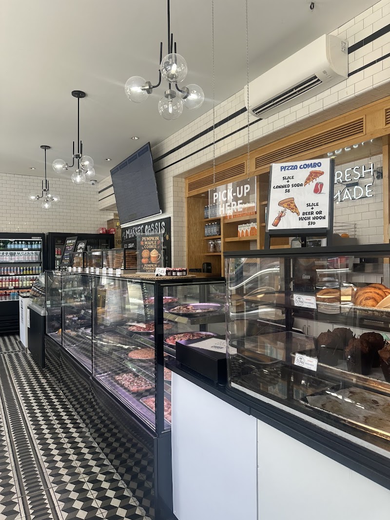 Cassis Market &amp; Cafe