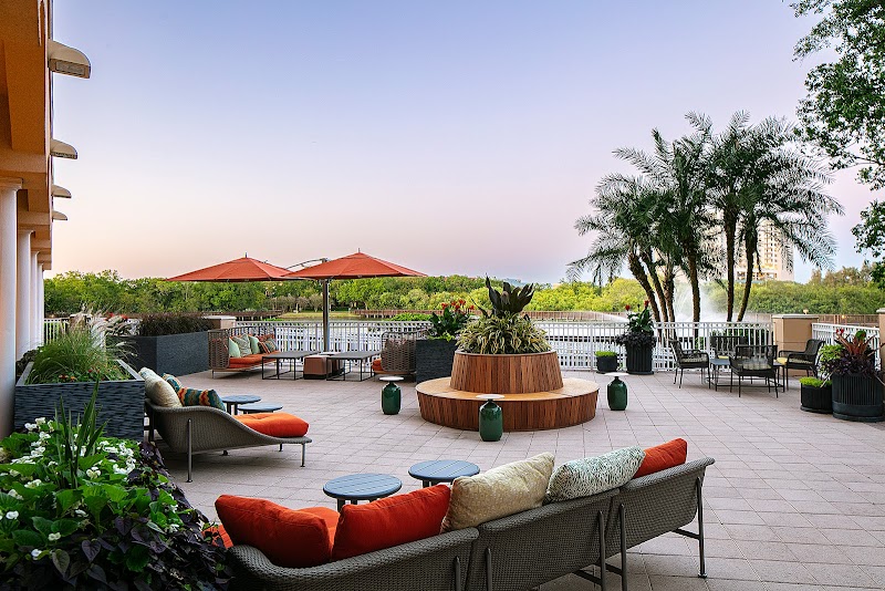 Luna Lux Restaurant &amp; Lounge